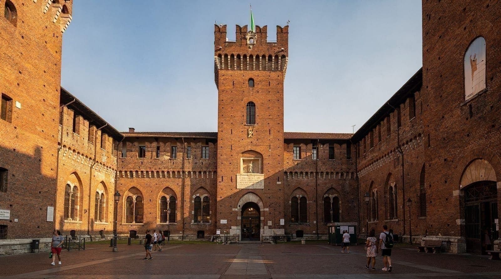 Lake Como - Milan City Tour - Airport Milan