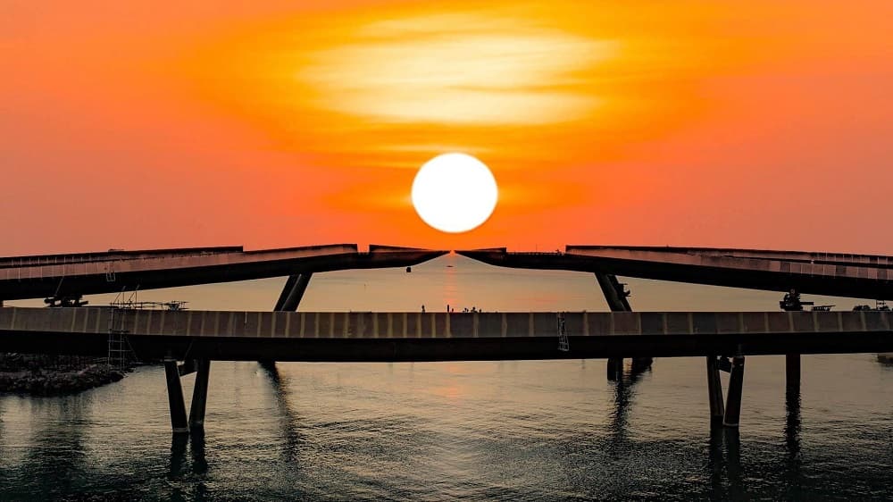 Kiss Bridge